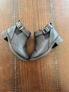 OshKosh B'gosh Black Girls Ankle Boots with Buckle